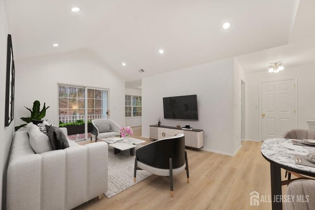 Building Photo - 606 Cypress Ln