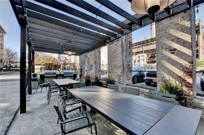 Building Photo - 170 Boulevard SE