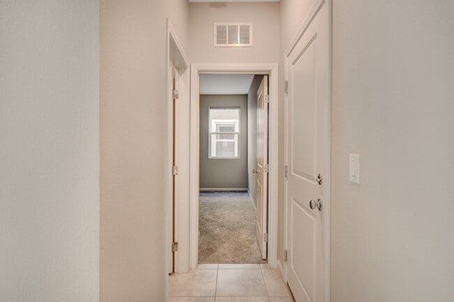 Building Photo - Gorgeous 4 Bedroom, 2 Story Home in SW/Mou...