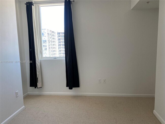 Building Photo - 253 NE 2nd St