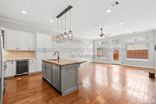 Building Photo - 5936 Kiam St