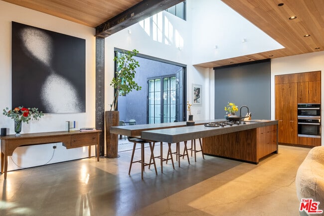 Building Photo - 746 Marco Pl