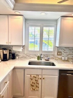 Building Photo - 815 Middle River Dr