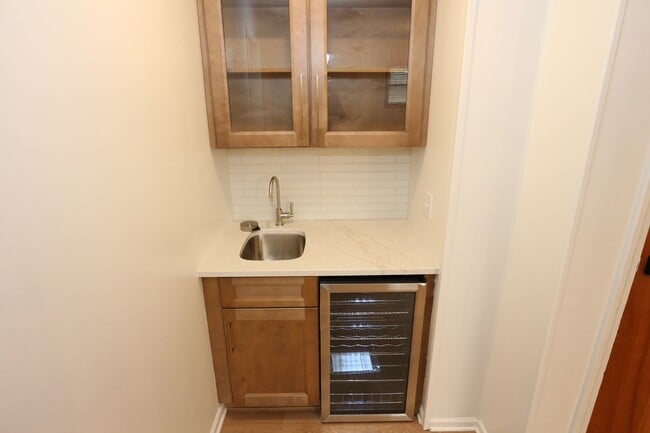 Building Photo - Newly Updated & Renovated Carmel Home!