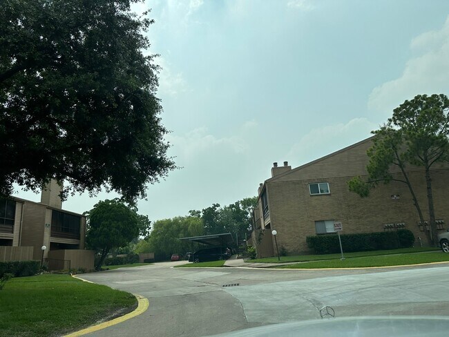 Building Photo - 10555 Turtlewood Ct