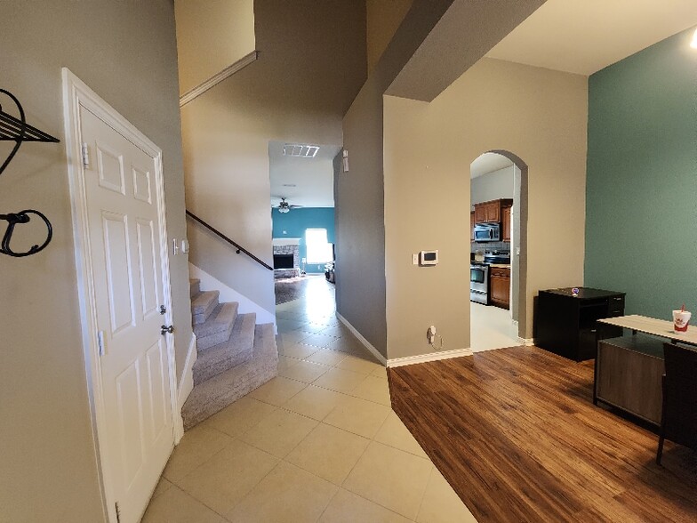 Building Photo - 1008 Raleigh Path