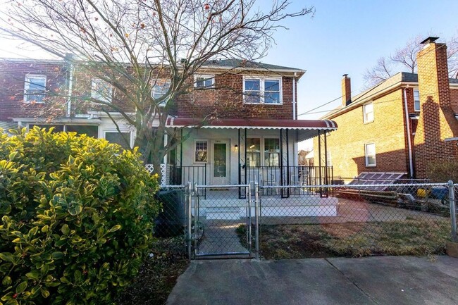 Building Photo - Renovated 3 Bed / 1.5 Bath in Essex | Parking Pad | Available 1/19/2026
