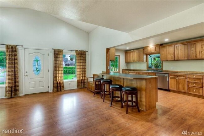 Building Photo - 1305 37th St SE