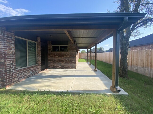 Building Photo - 745 E 139th Pl N