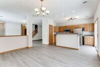 Building Photo - Spacious 3-Bedroom End unit Townhouse with 3 Full Baths in Maple Grove's Prime Location