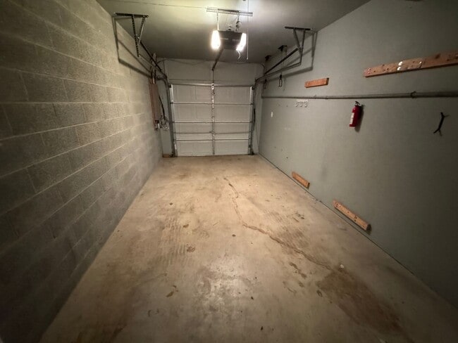 Building Photo - THREE BEDROOM  w Finished Basement- PARKLA...