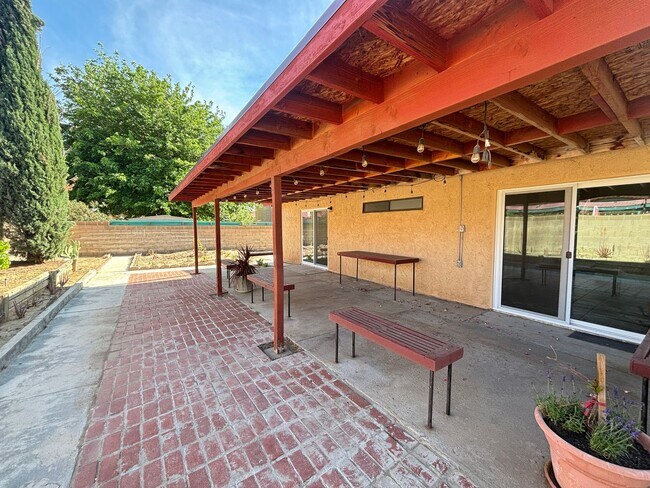 Building Photo - Charming East Lancaster Home