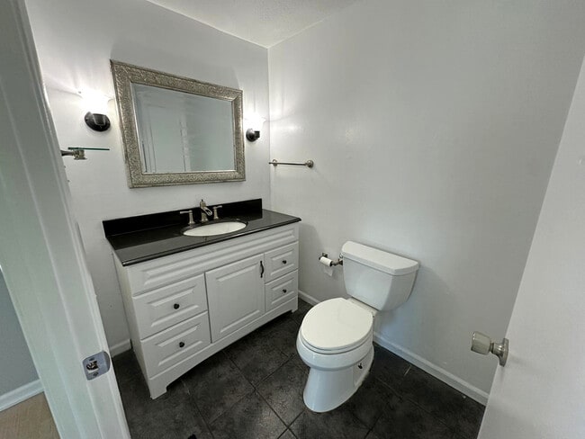 Building Photo - 908 Parker Dr