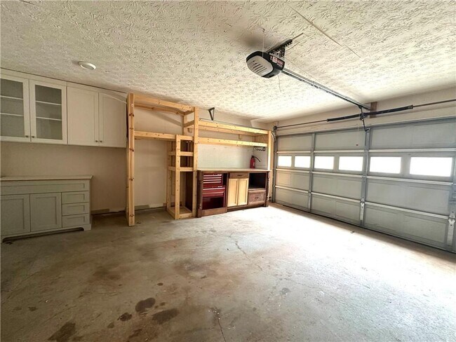 Building Photo - 1080 Hunters Crossing Ln