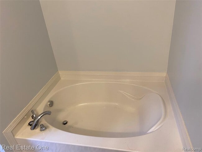 Building Photo - 39206 Silverthorne Bend