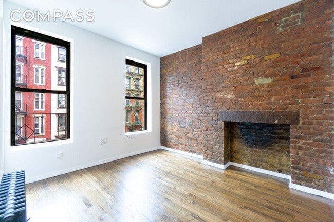 Building Photo - 337 E 6th St
