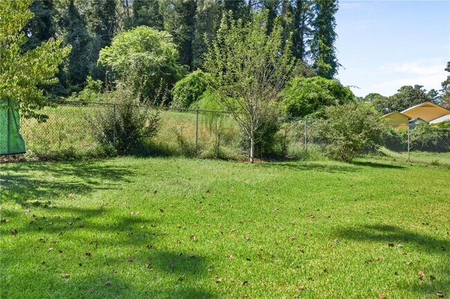 Building Photo - 2134 Beecher Cir SW