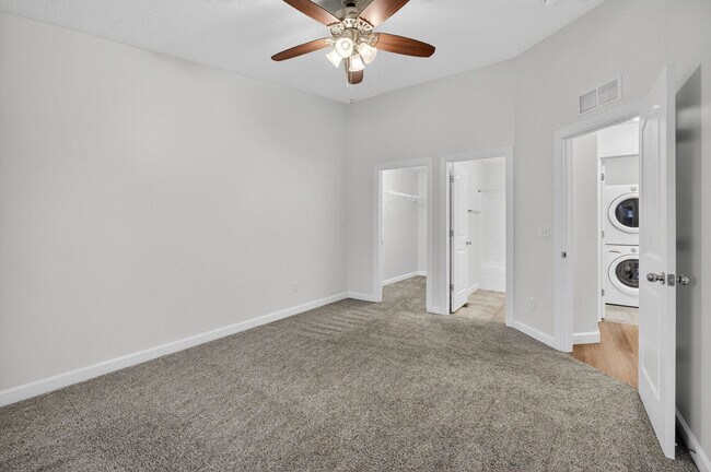 Building Photo - 220 E 37TH St