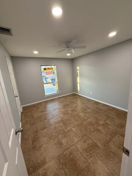 Building Photo - 11114 Baywood St