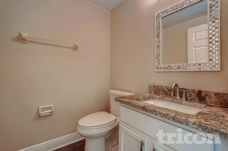 Building Photo - 6251 Blue Runner Ct