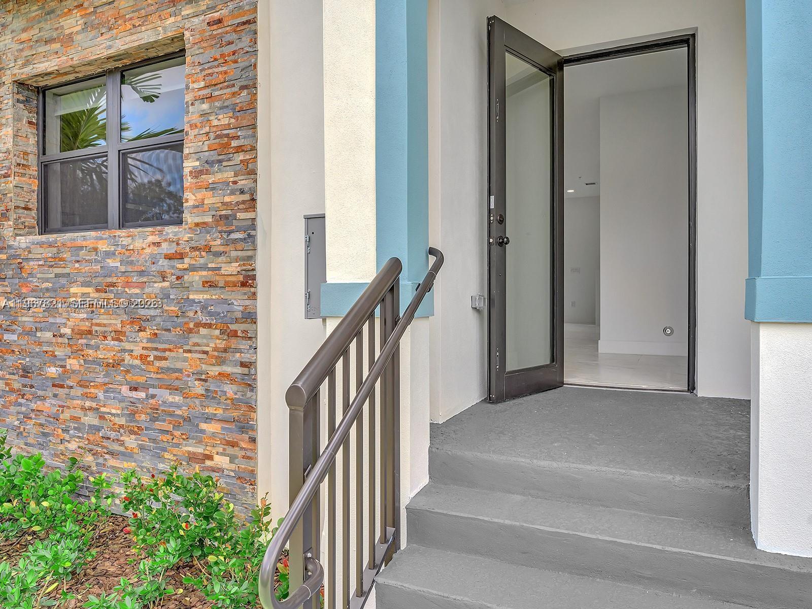 Building Photo - 6130 SW 36th Ct