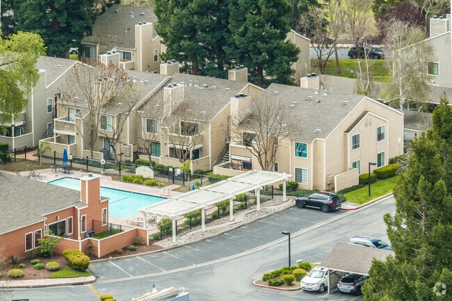 Primary Photo - Crestview Apartments