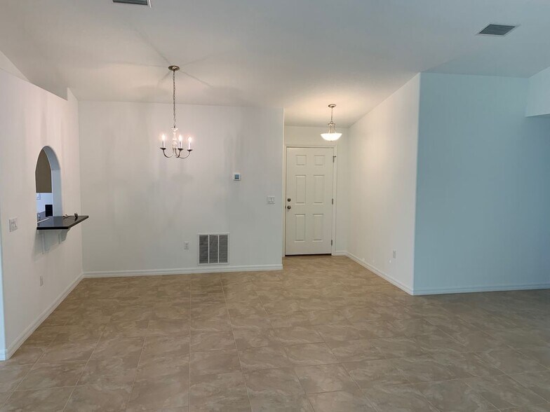 Building Photo - 36 Renshaw Dr