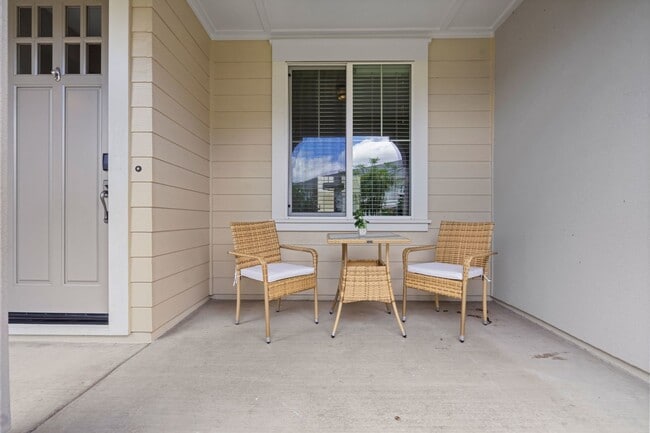 Building Photo - Modern Island Living | AC, W/D, Garage, Wo...