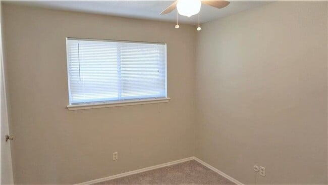 Building Photo - 212 Shadybrook Pl