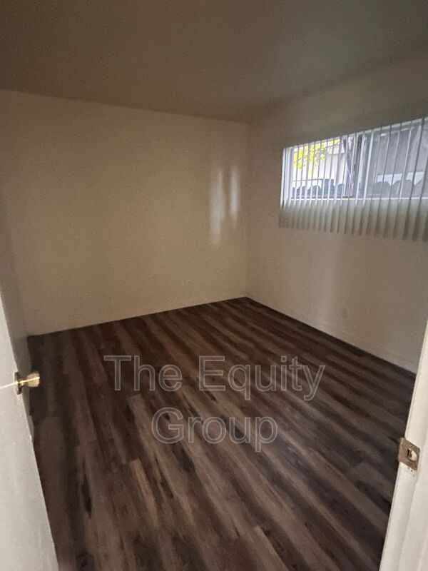 Building Photo - 331 E Elm St