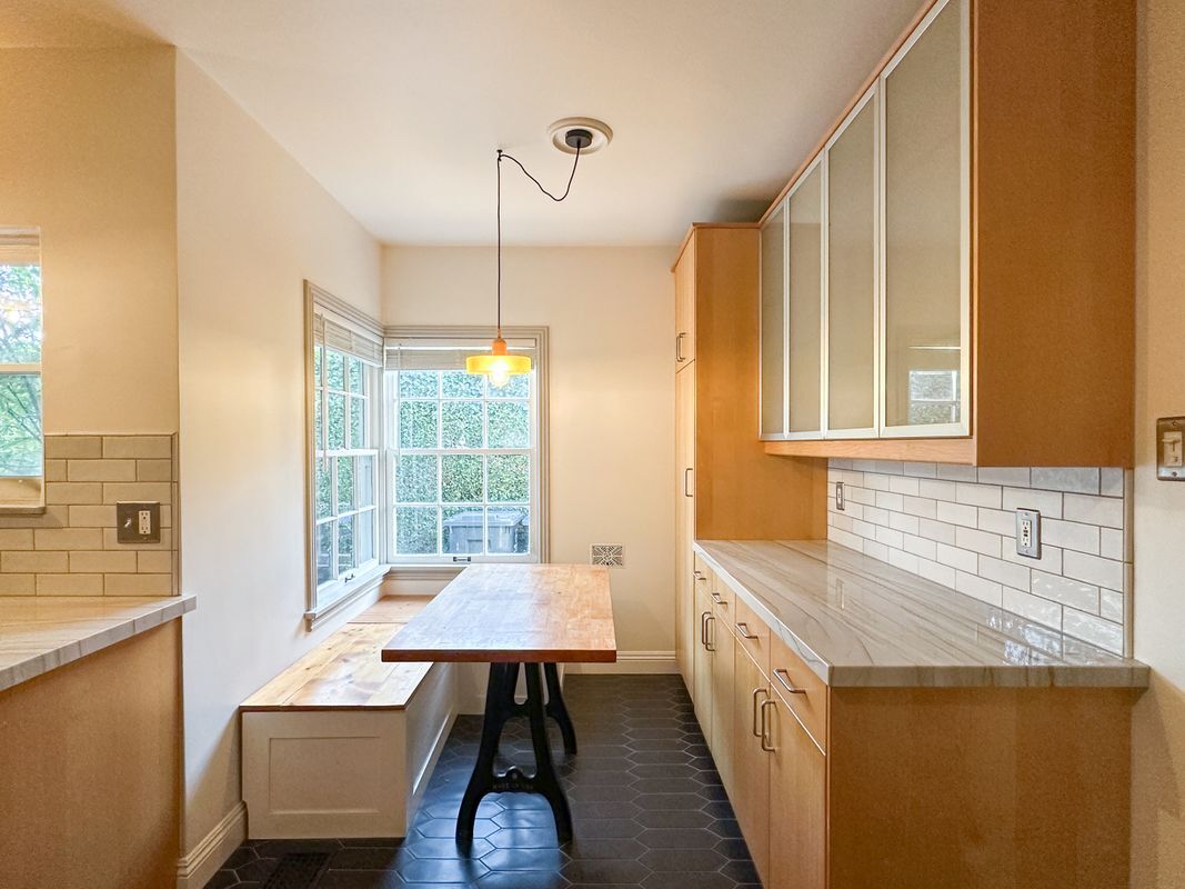 Building Photo - 2315 N Flower St