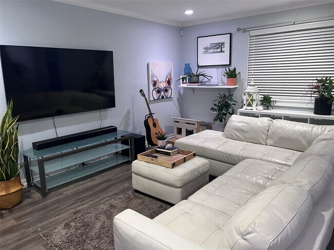 Building Photo - 6486 Alisa Ln