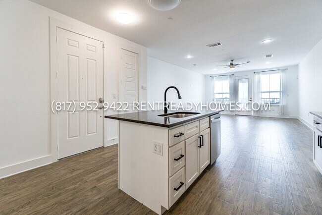 Building Photo - 251 S Mill St