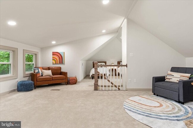 Building Photo - 4386 Lakewood Dr