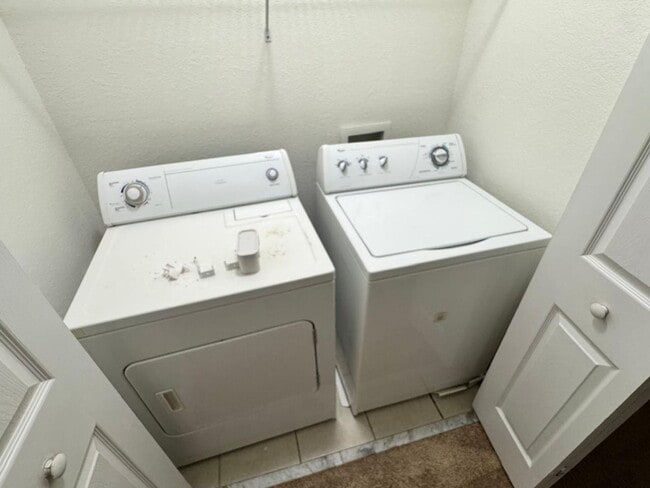 Building Photo - Fabulous 3/2.5 Townhouse located in The Vistas at Stonebridge Commons