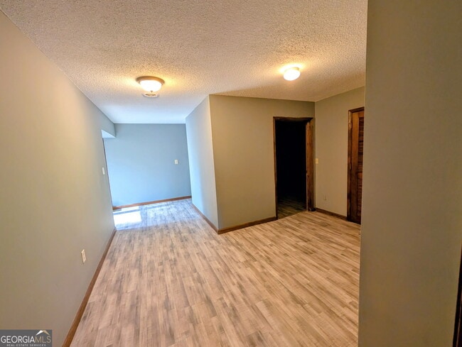 Building Photo - 96 Glencrest Dr