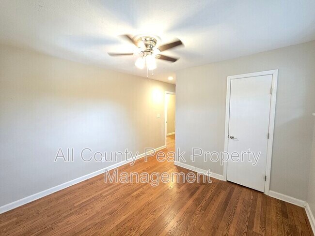 Building Photo - 3934 Kensington Dr