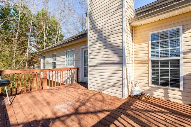 Building Photo - Spacious 4 Bedroom, 3 Bathroom Home in Cov...