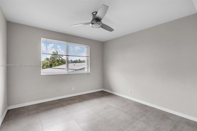 Building Photo - 2175 NE 56th St