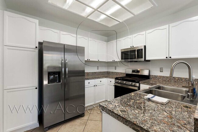 Building Photo - Thoughtfully Designed 3 Bedroom Home with Modern Everyday Comfort
