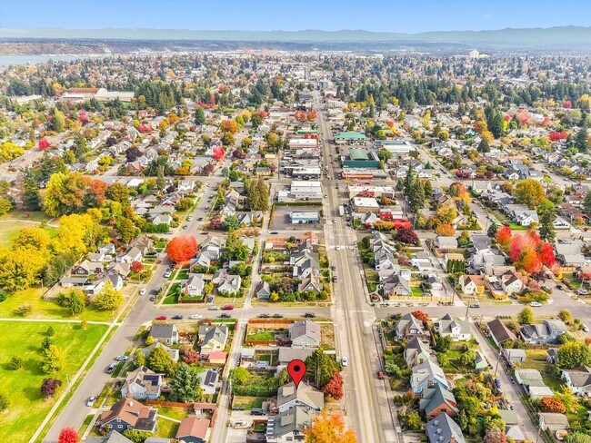 Building Photo - Charming Tacoma 2BR with Private Patio & RV Parking