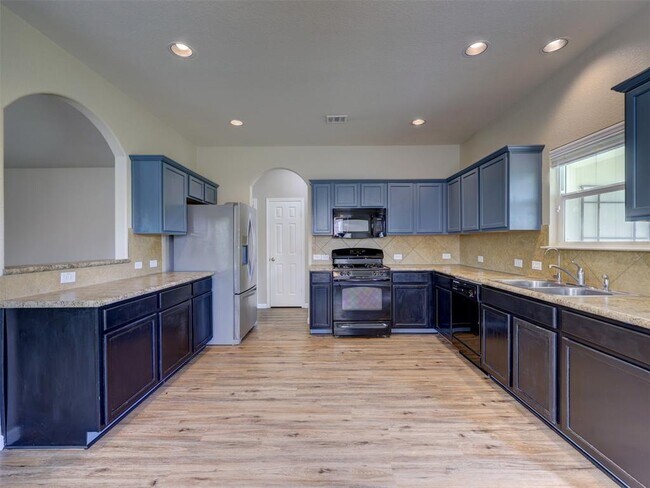 Building Photo - 344 Outfitter Dr