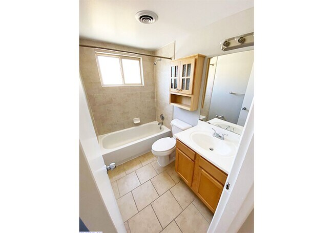 Building Photo - 551 Lowell Ave