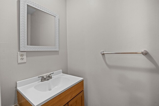 Building Photo - 3324 Kansas Ave