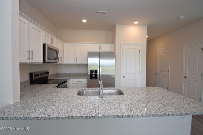 Building Photo - 3605 Sedge Dr