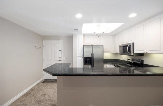 Building Photo - $2,750 - 1 Bed / 1 Bath Bottom Floor Beautiful Condo at Regents La Jolla