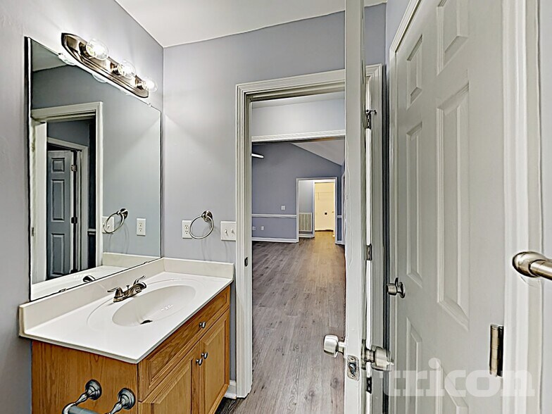 Building Photo - 1670 Red Bird Cir SE