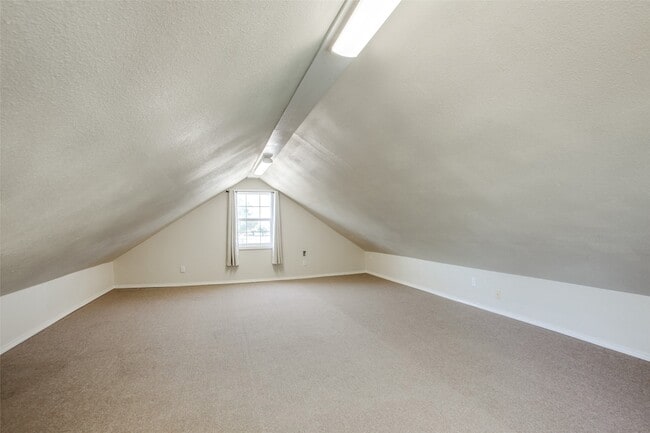 Building Photo - 2700 Quail Ridge Dr