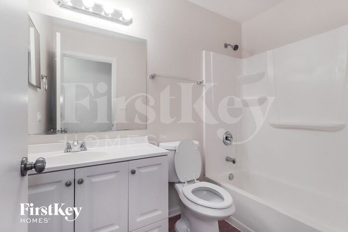 Building Photo - 135 Oriole Rd