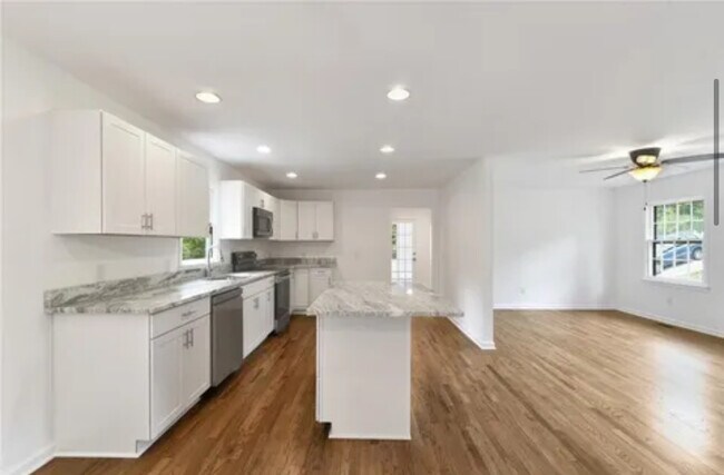 Building Photo - 2260 Pilgrim Mill Rd